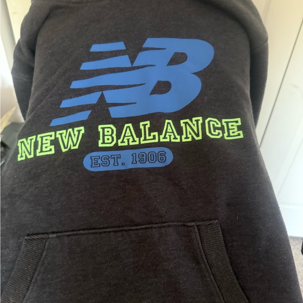 UNISEX - New Balance Dark Grey Hoodie - size Adult Medium
